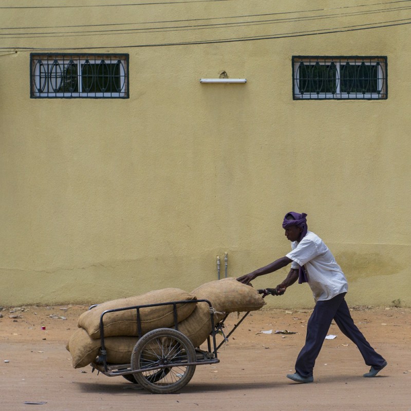 © Corentin Fohlen/ Divergence. Ndjamena, tchad. 28 mai 2014. Serie