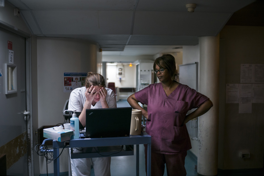 IMMERSION AUX URGENCES DE L'HOPITAL LARIBOISIERE A PARIS.