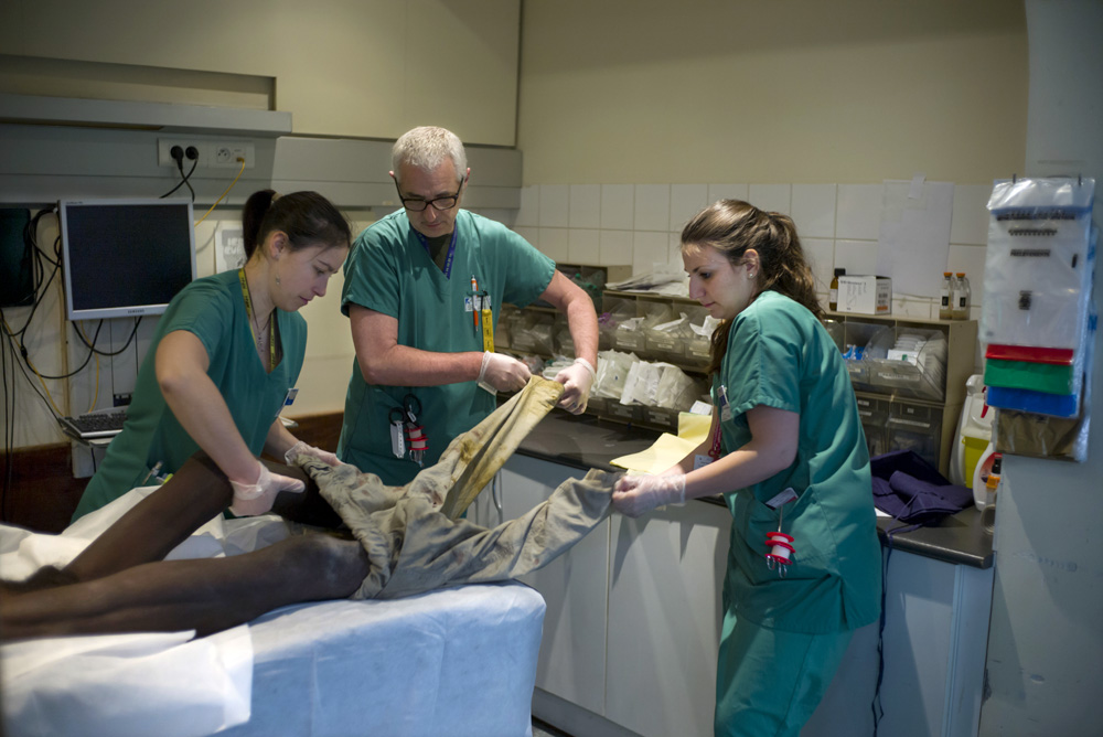 IMMERSION AUX URGENCES DE L'HOPITAL LARIBOISIERE A PARIS.