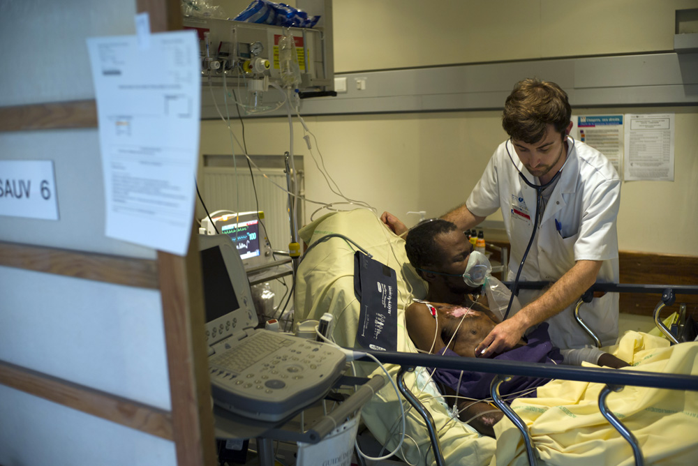 IMMERSION AUX URGENCES DE L'HOPITAL LARIBOISIERE A PARIS.