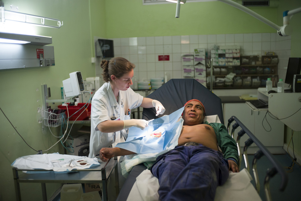 IMMERSION AUX URGENCES DE L'HOPITAL LARIBOISIERE A PARIS.