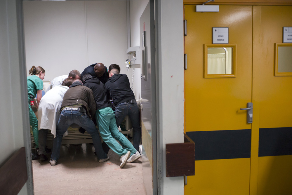 IMMERSION AUX URGENCES DE L'HOPITAL LARIBOISIERE A PARIS.