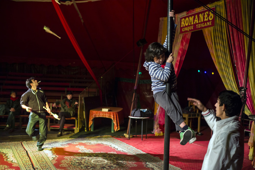 LES COULISSES DU CIRQUE ROMANES.