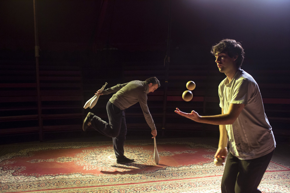 LES COULISSES DU CIRQUE ROMANES.