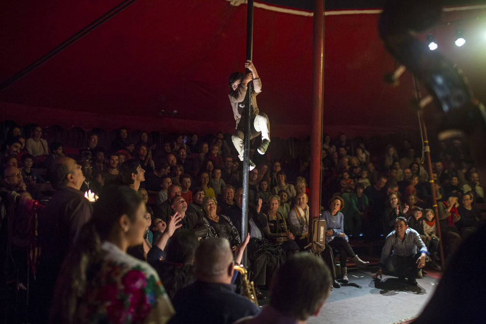 LES COULISSES DU CIRQUE ROMANES.