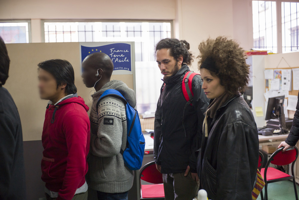 SAMI ET SABRINE, COUPLE DE JEUNES TUNISIENS REFUGIES EN FRANCE, FUYANT LES ISLAMISTES EXTREMISTES.