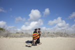 SAMI ET SABRINE, COUPLE DE TUNISIENS ATHEES, REFUGIES EN FRANCE. thumbnail