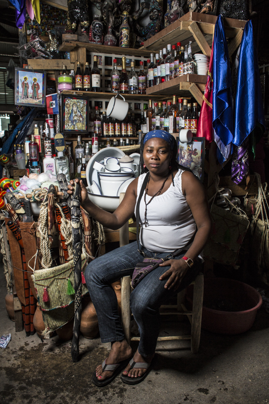 PORTRAITS DE VENDEURS AU MARCHE EN FER, PORT-AU-PRINCE.