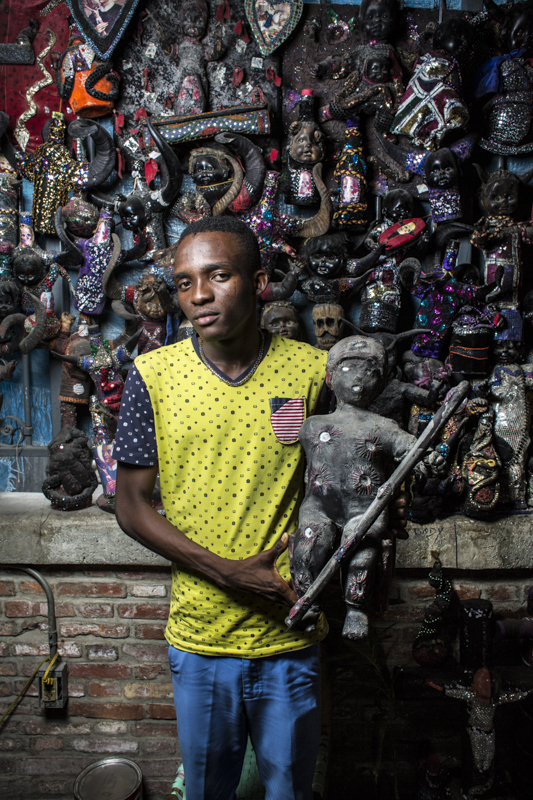 PORTRAITS DE VENDEURS AU MARCHE EN FER, PORT-AU-PRINCE.