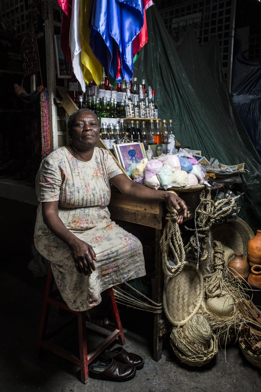 PORTRAITS DE VENDEURS AU MARCHE EN FER, PORT-AU-PRINCE.