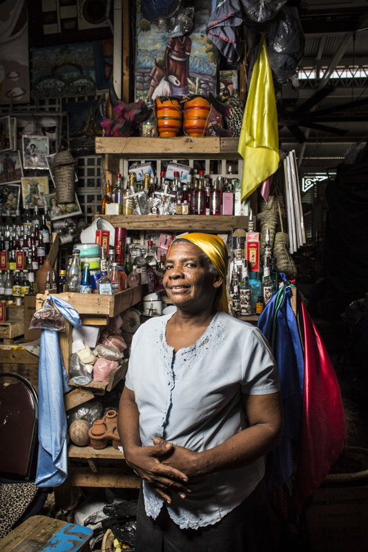 PORTRAITS DE VENDEURS AU MARCHE EN FER, PORT-AU-PRINCE.