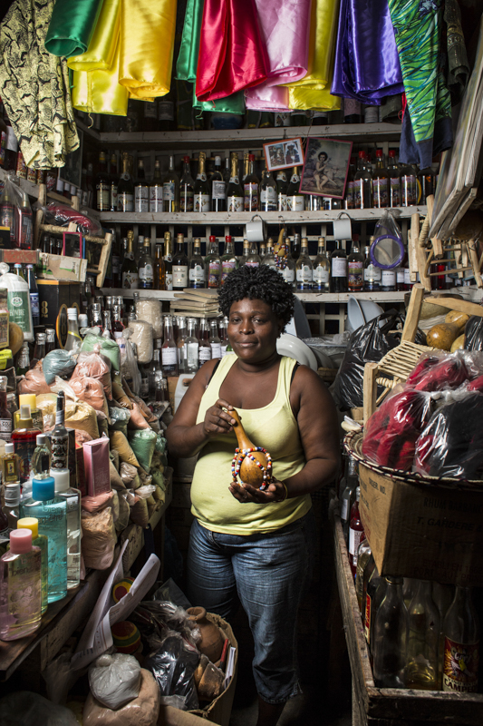 PORTRAITS DE VENDEURS AU MARCHE EN FER, PORT-AU-PRINCE.