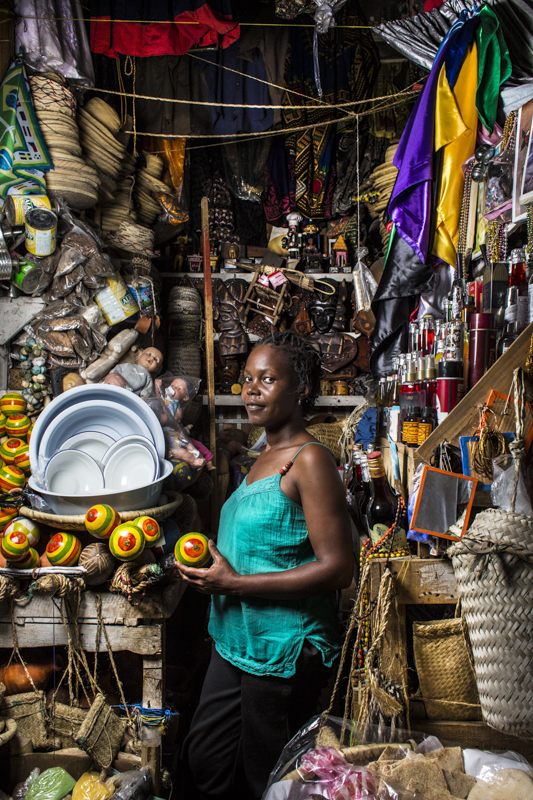 PORTRAITS DE VENDEURS AU MARCHE EN FER, PORT-AU-PRINCE.