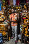 PORTRAITS DE VENDEURS AU MARCHE EN FER, PORT-AU-PRINCE. thumbnail