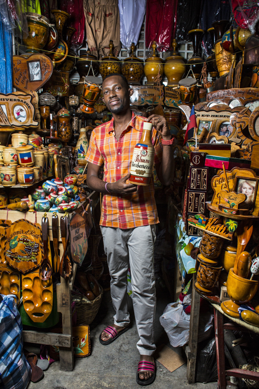 PORTRAITS DE VENDEURS AU MARCHE EN FER, PORT-AU-PRINCE.