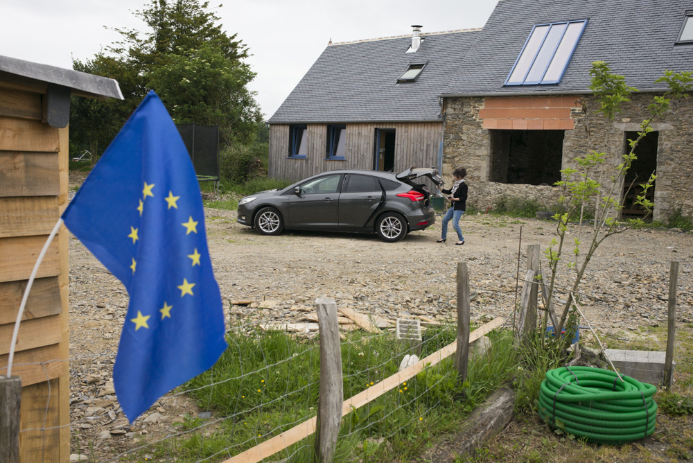 REPORTAGE SUR UNE  CANDIDATE AUX LEGISLATIVES 2017, SANDRINE LE FEUR, DANS LE FINISTERE.