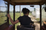 REPORTAGE SUR UNE  CANDIDATE AUX LEGISLATIVES 2017, SANDRINE LE FEUR, DANS LA 4EME CIRCONSCRIPTION DU FINISTERE. thumbnail