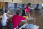 REPORTAGE SUR UNE  CANDIDATE AUX LEGISLATIVES 2017, SANDRINE LE FEUR, DANS LA 4EME CIRCONSCRIPTION DU FINISTERE. thumbnail