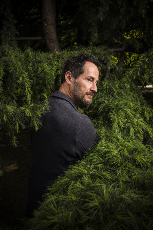 PORTRAIT DU PHOTOGRAPHE SEBASTIAN COPELAND, PHOTOGRAPHE ET EXPLORATEUR POLAIRE.