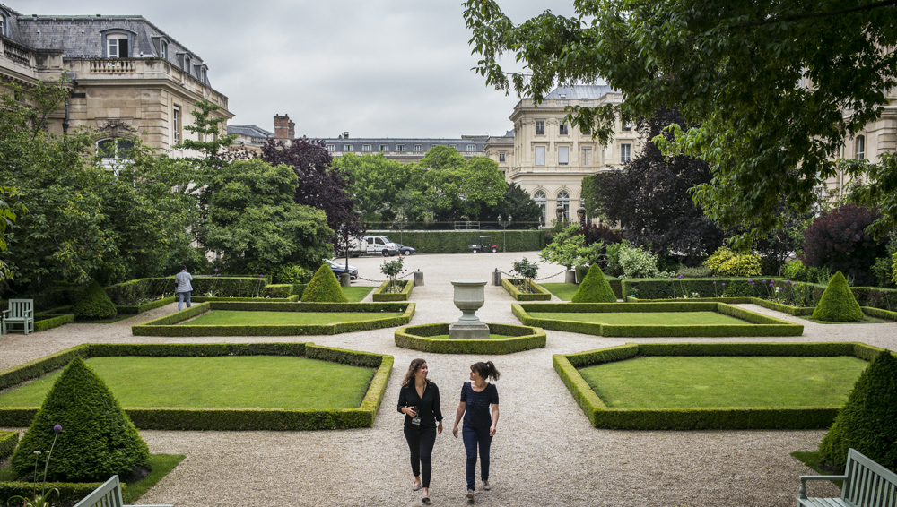 GRAINE DE DEPUTEE: DES CHAMPS BIO AUX BANCS DE L'ASSEMBLEE NATIONALE, SANDRINE LE FEUR.