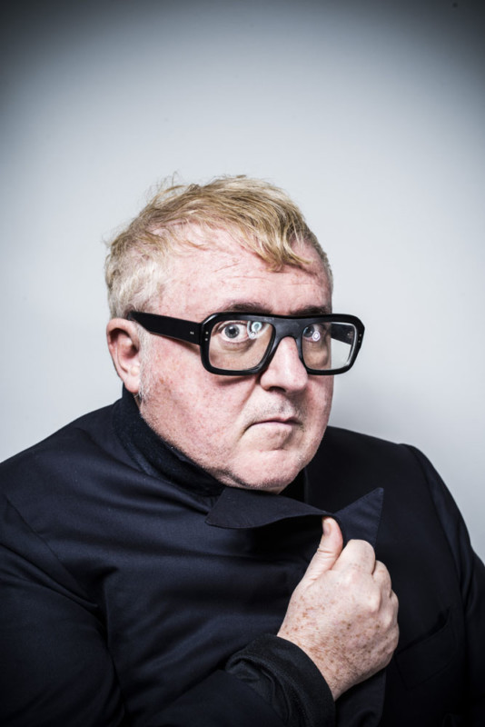 PORTRAIT DU CREATEUR DE MODE ALBER ELBAZ.