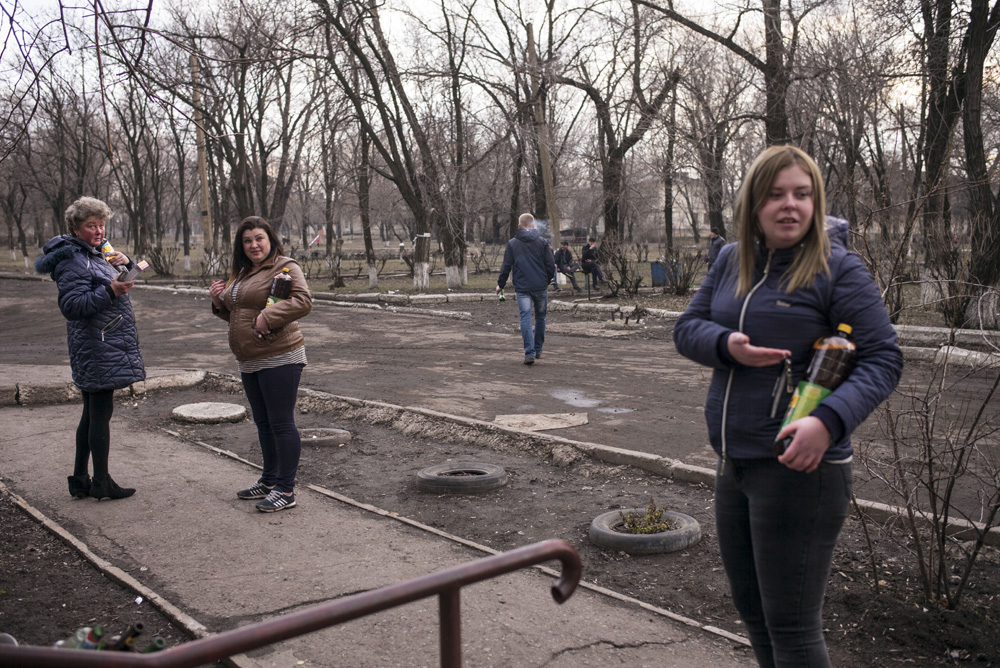 UN VILLAGE SUR LA LIGNE DE FRONT UKRAINIENNE.