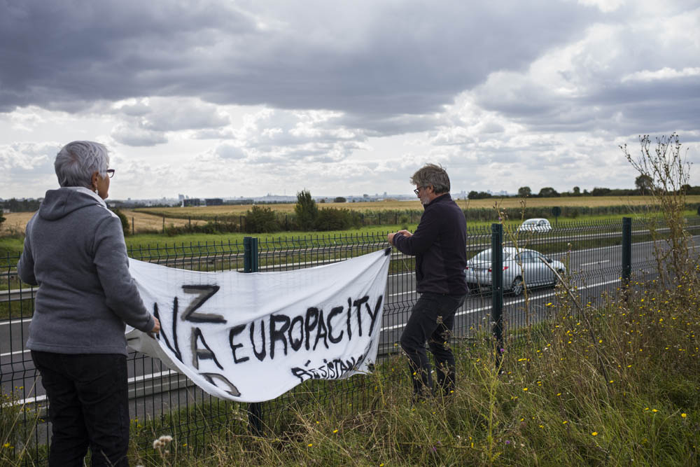 LE PROJET EUROPACITY FACE A UNE ACTION DE MILITANTS ECOLOGISTES.