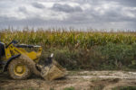 ACTION DE MILITANTS ECOLOGIQUES CONTRE LE PROJET EUROPACITY ET LA GARE DE GONESSE. thumbnail