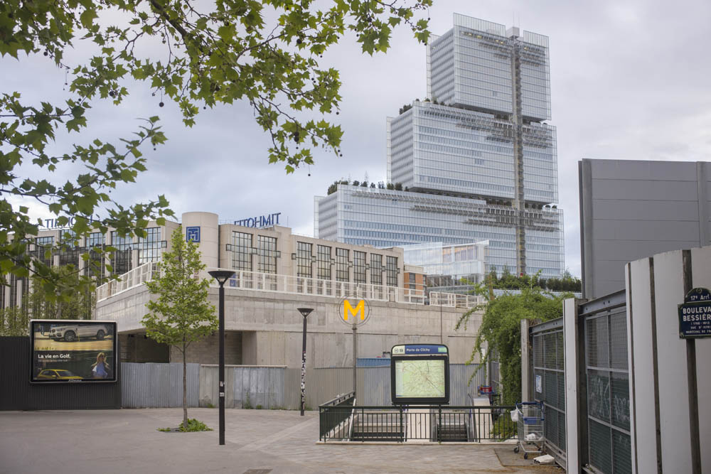 PARIS, VILLE SOUS CONFINEMENT