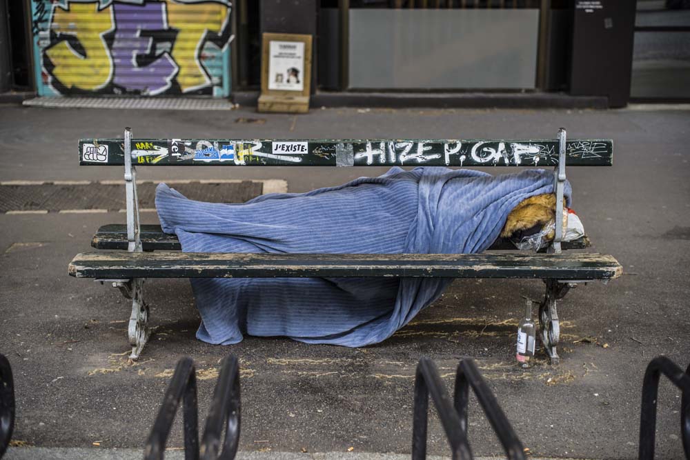 SANS ABRIS DANS LES RUES DE PARIS.