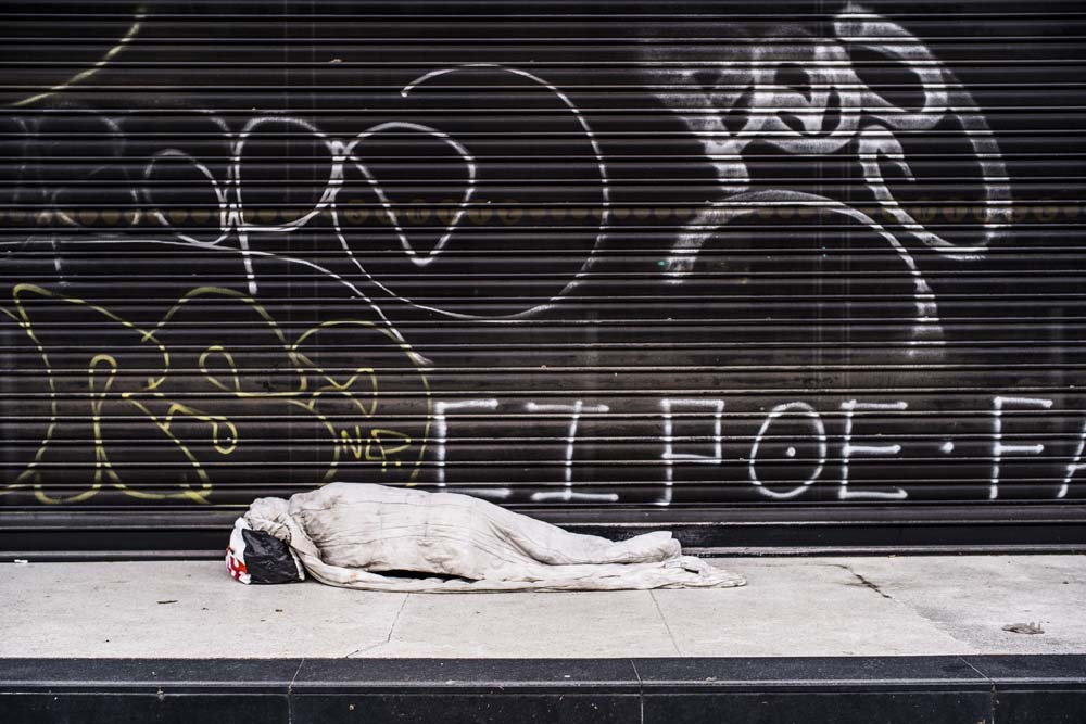 Sans abris dans les rues de paris.