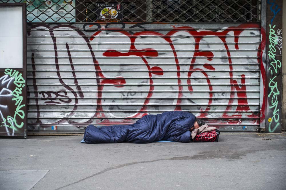 SANS ABRIS DANS LES RUES DE PARIS.