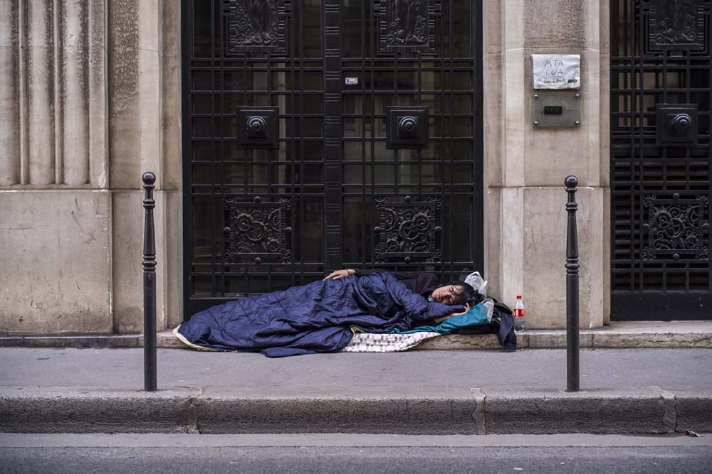 SANS ABRIS DANS LES RUES DE PARIS.