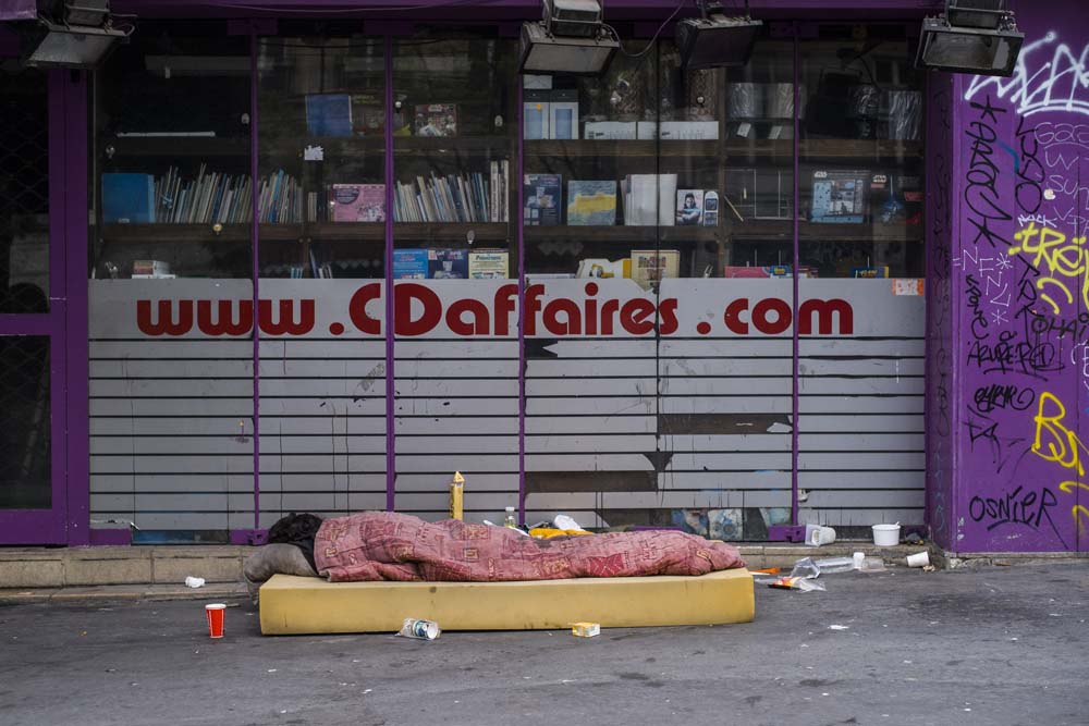 SANS ABRIS DANS LES RUES DE PARIS.