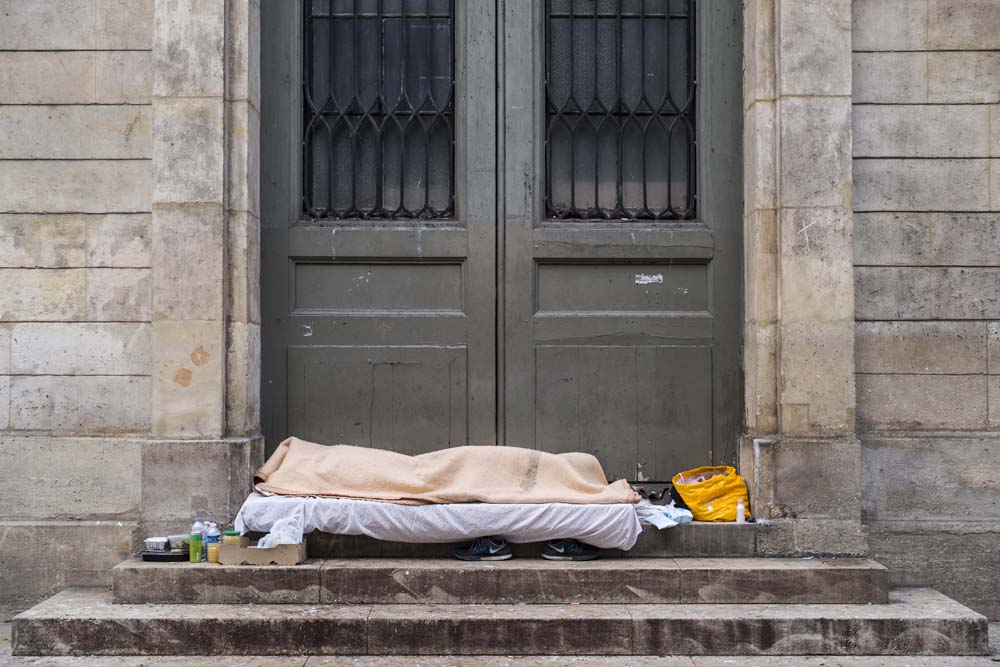 SANS ABRIS DANS LES RUES DE PARIS.