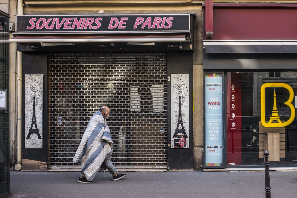 SANS ABRIS DANS PARIS.