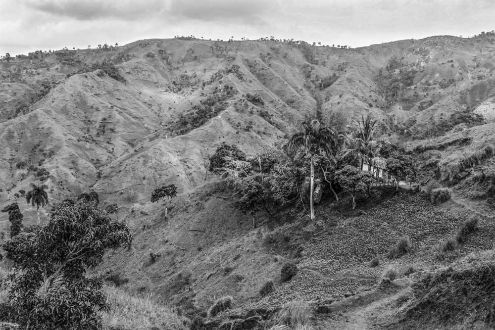 REPORTAGE: 2 MOIS APRES LE SEISME, DANS LA CAMPAGNE HAITIENNE.