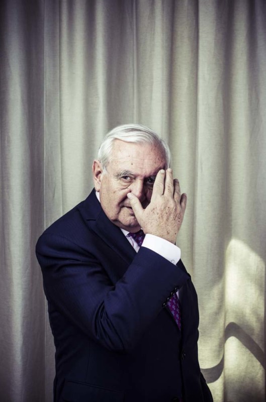 PORTRAIT DE JEAN-PIERRE RAFFARIN, ANCIEN PREMIER MINISTRE.