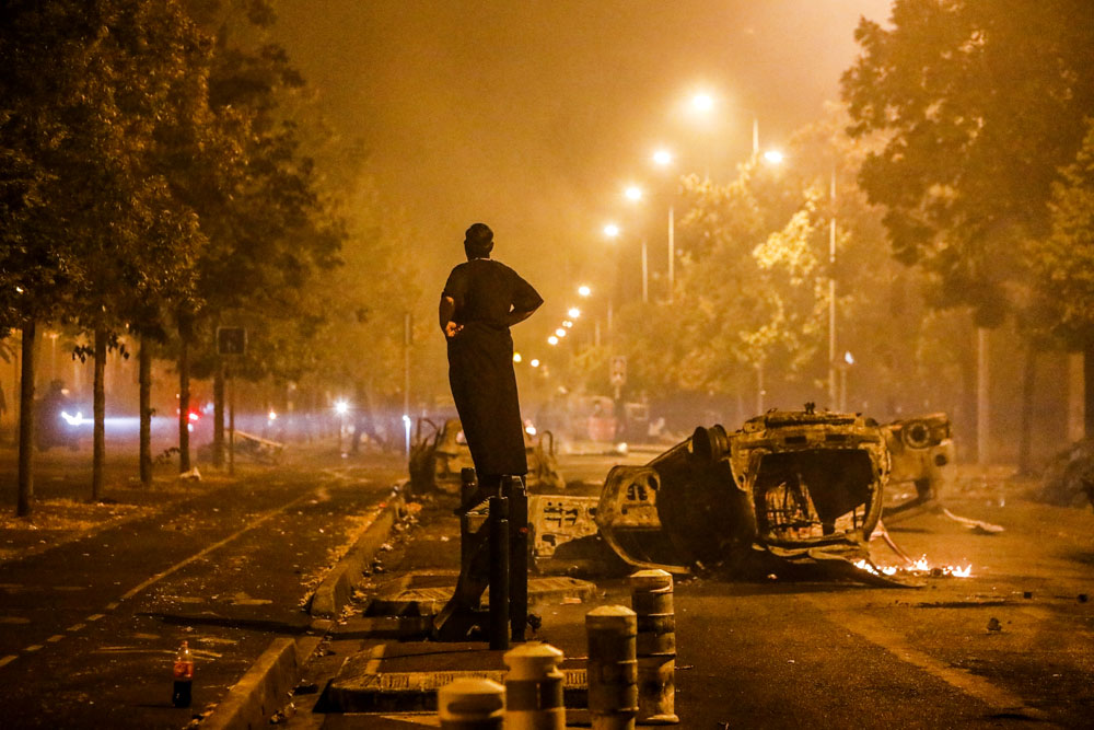 3EME NUIT D'EMEUTE A NANTERRE APRES LA MORT DE NAHEL.