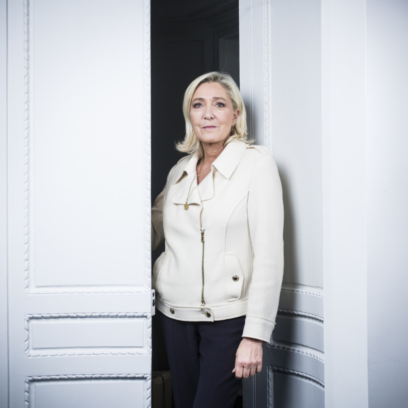 PORTRAIT DE MARINE LE PEN.